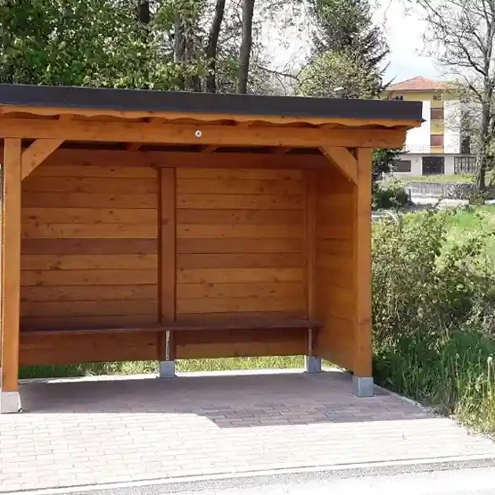 pensilina in legno da esterno