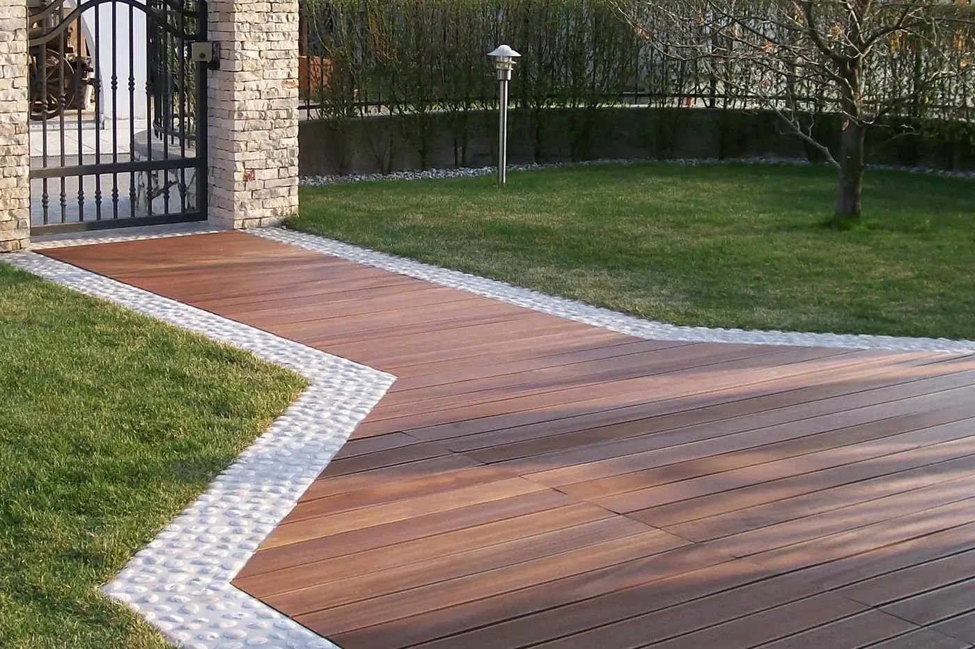pavimento da esterno in legno esotico