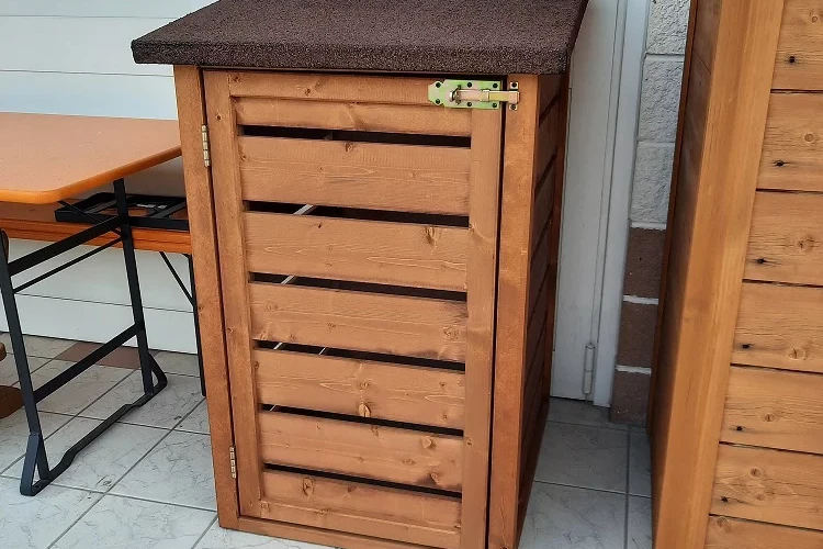porta rifiuti domestico in legno