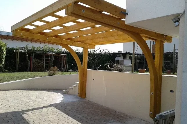 tettoia posto auto addossata legno di abete con archi