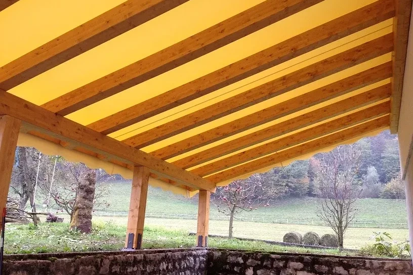 pergola addossata in legno lamellare per esterni in abete