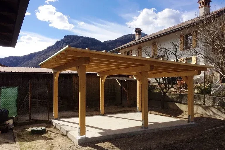 struttura in legno per posto auto personalizzato