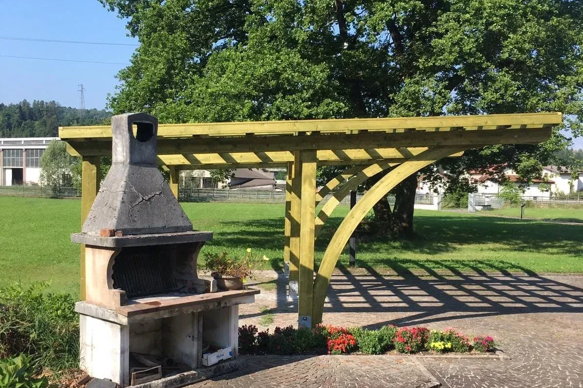 tettoia in legno di abete per auto