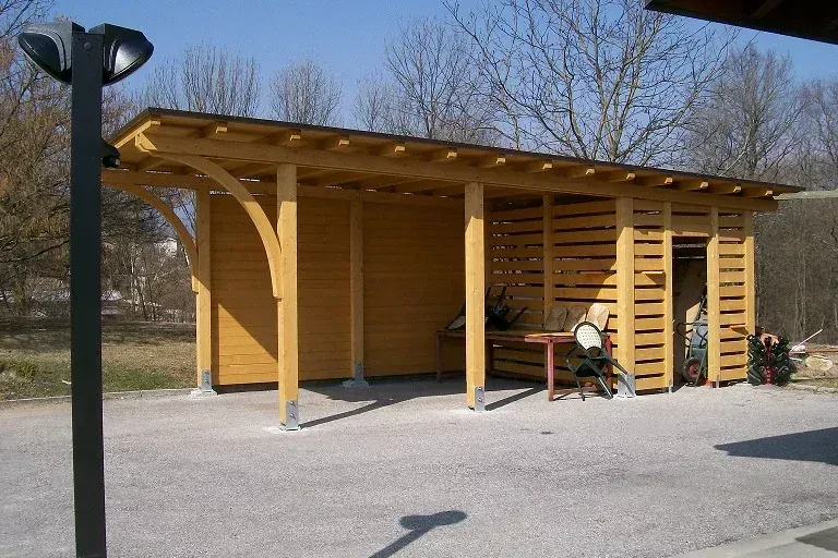 posto auto singolo in legno di abete lamellare con archi