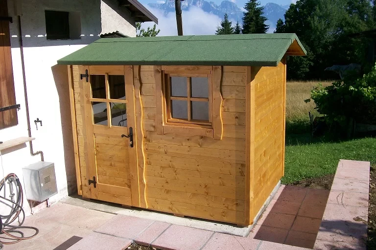 casetta in legno a pannelli su misura