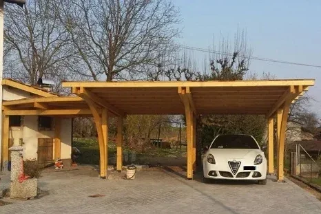 copertura per auto in legno su misura
