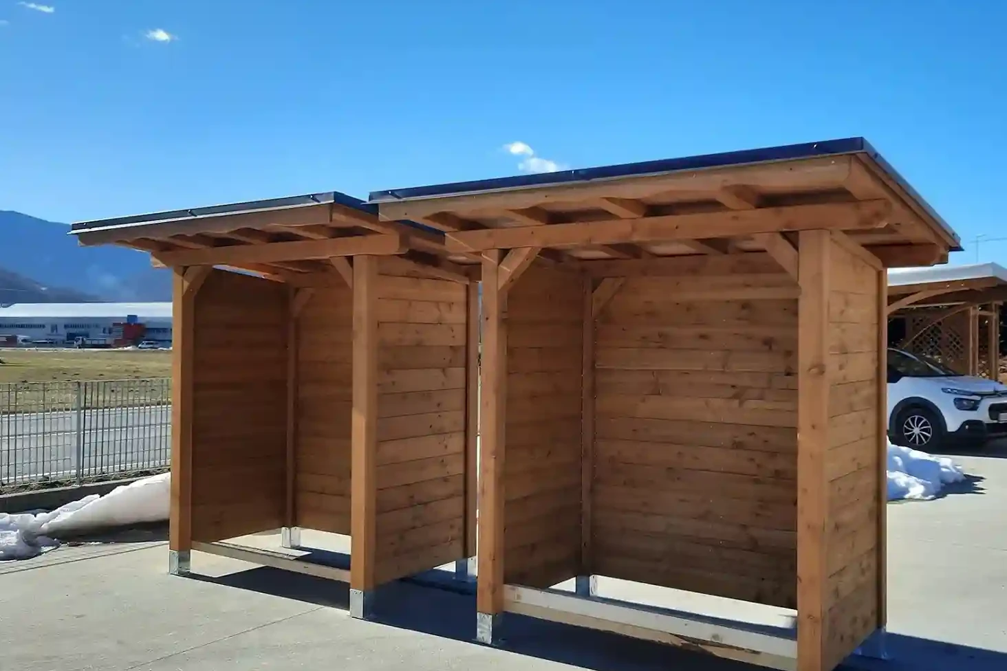 pensilina in larice resistente agli agenti atmosferici a Trento