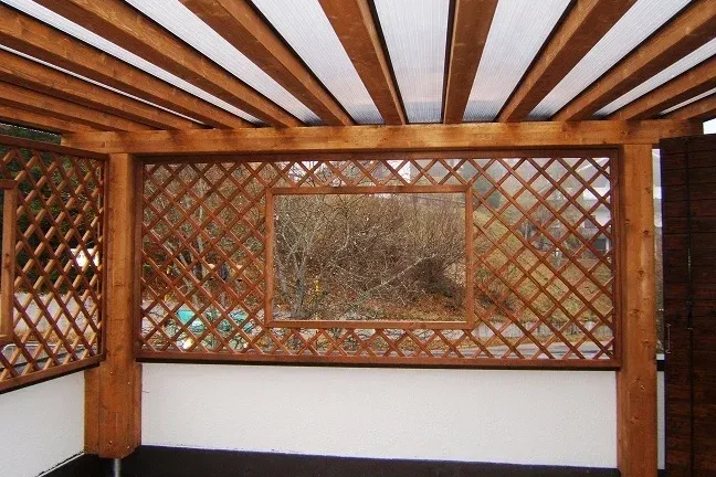 pergola in legno di abete lamellare per terrazzo