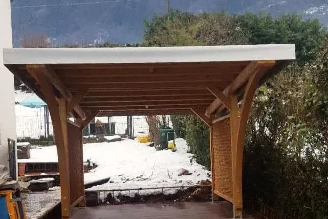 tettoia posto auto singolo legno di abete con archi