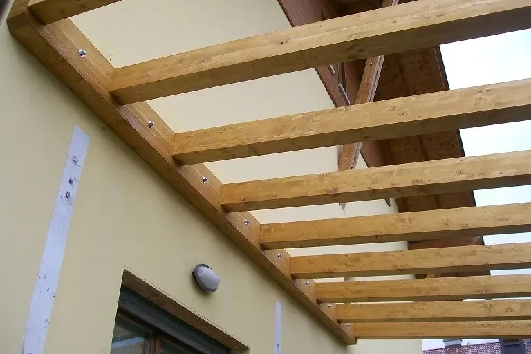 pergola addossata in legno lamellare particolare
