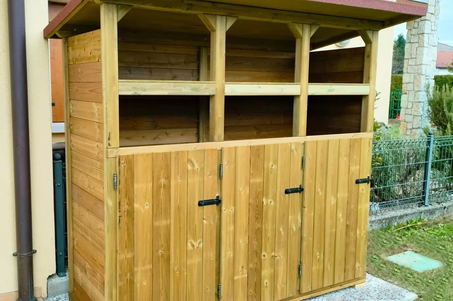 ricoveri per immondizia in legno