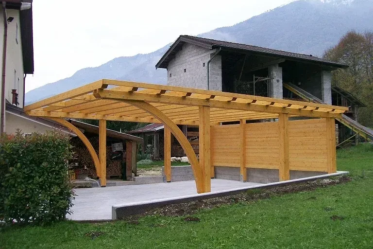 struttura in abete da esterno per ricovero auto