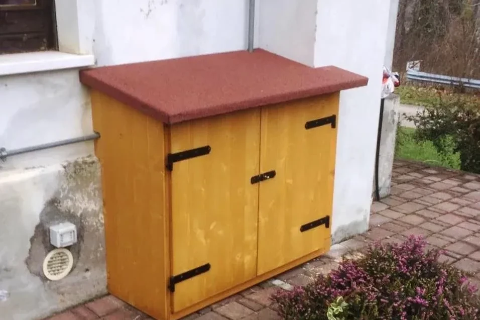struttura copri bombole per esterno in legno