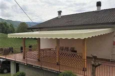 pergola addossata in legno di abete per terrazzo