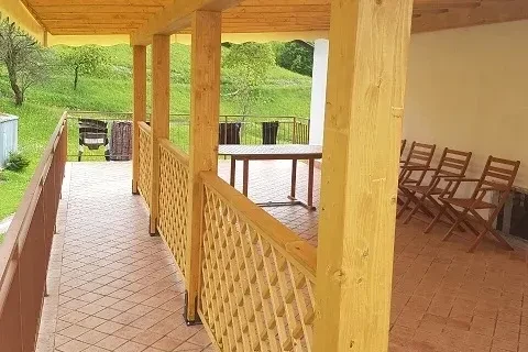 pergola addossata in legno lamellare di abete particolare