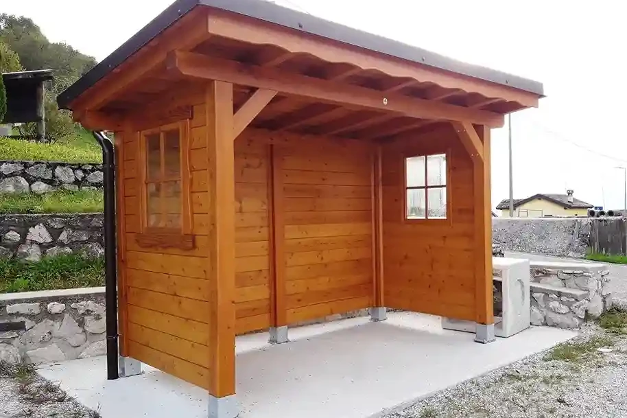 pensilina in legno di larice a Borgo Valbelluna