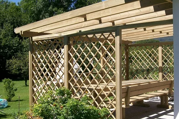 pergola addossata in pino nordico trattato in autoclave