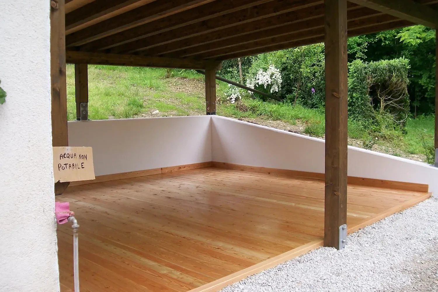 pavimento in legno di larice non rigato