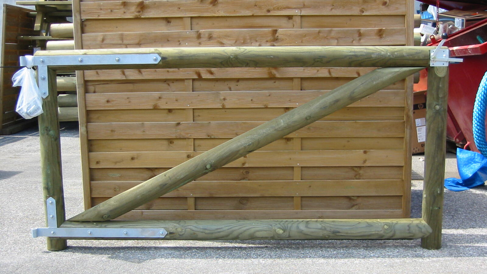 cancello in legno di pino nordico trattato in autoclave