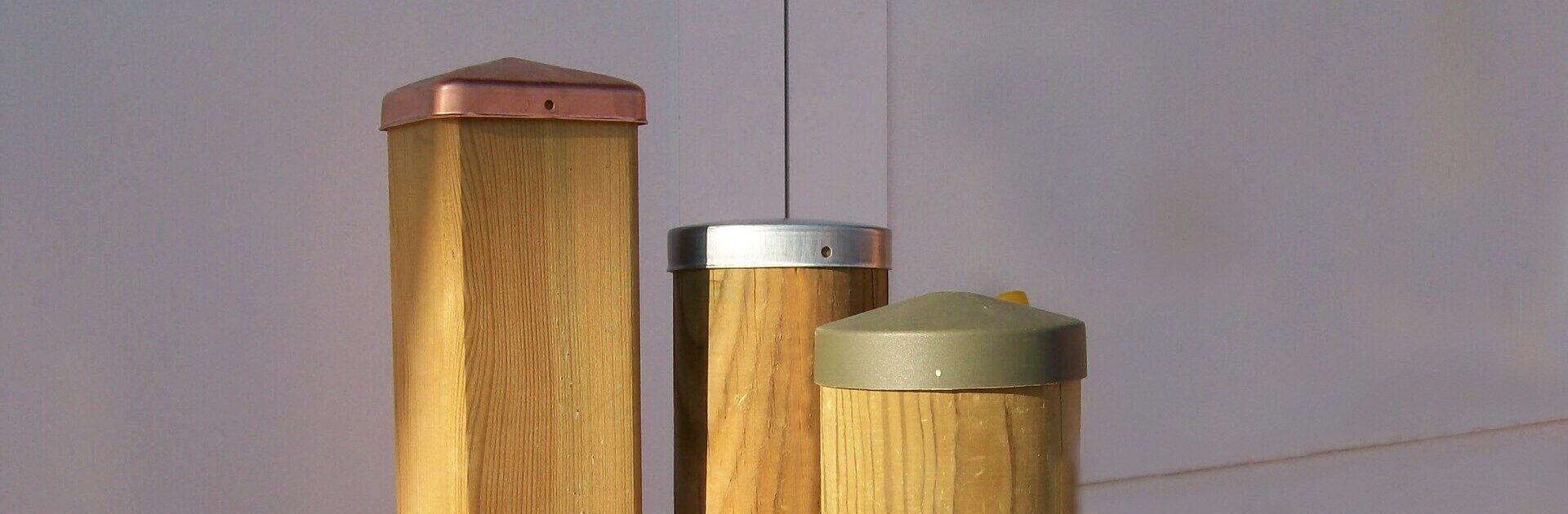 8 Protezioni Impermeabili Per Pali Di Recinzione In Legno - Antimarcio, Autoadesive, Taglia 42.4x26.4 Cm