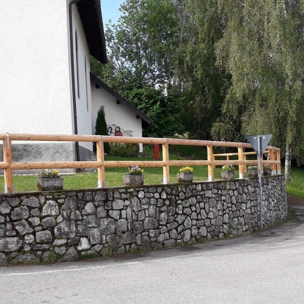 recinzione pali in legno di larice naturale