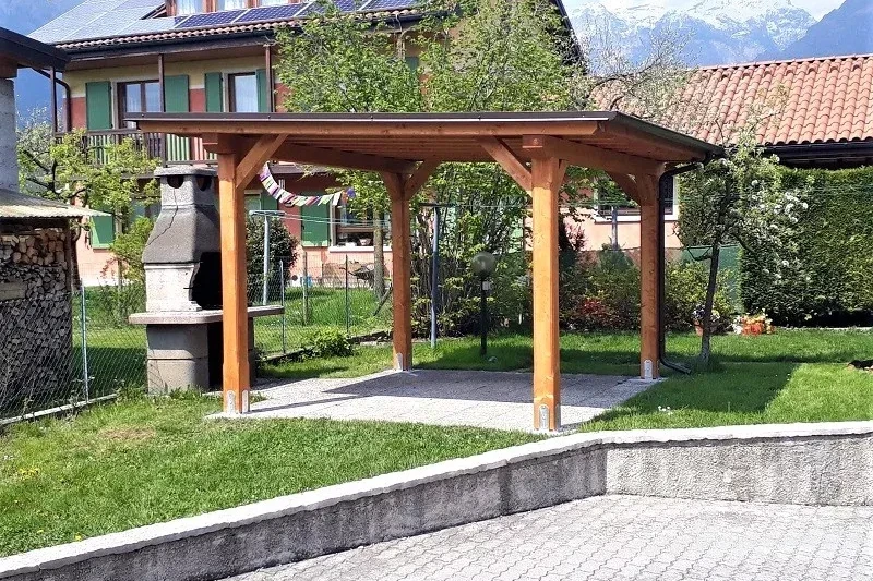 pergole in legno di abete con travi uso fiume