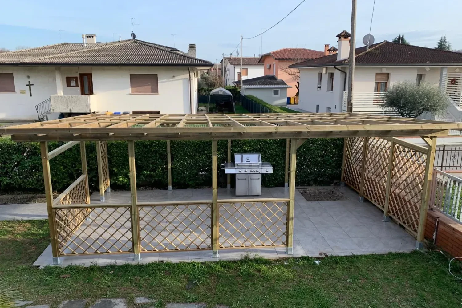 pergola grande in legno di pino nordico