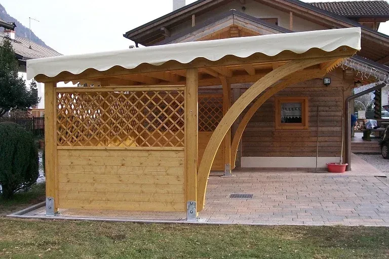 tettoia posto auto doppio in legno di abete lamellare con archi
