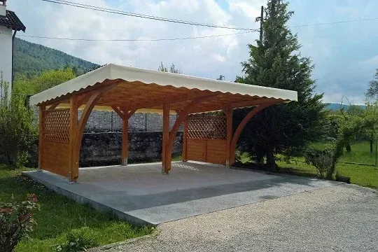 struttura posto auto doppio in abete lamellare con archi