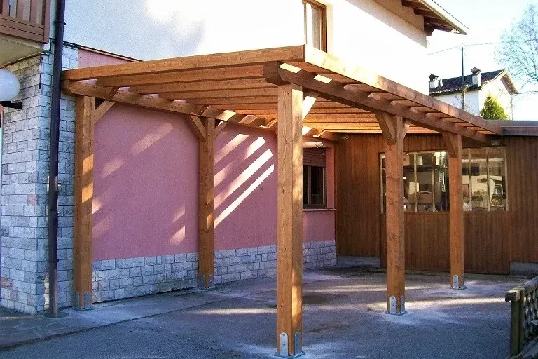 pergola addossata in legno lamellare in abete