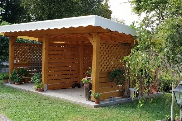 carport in legno su misura per posto auto