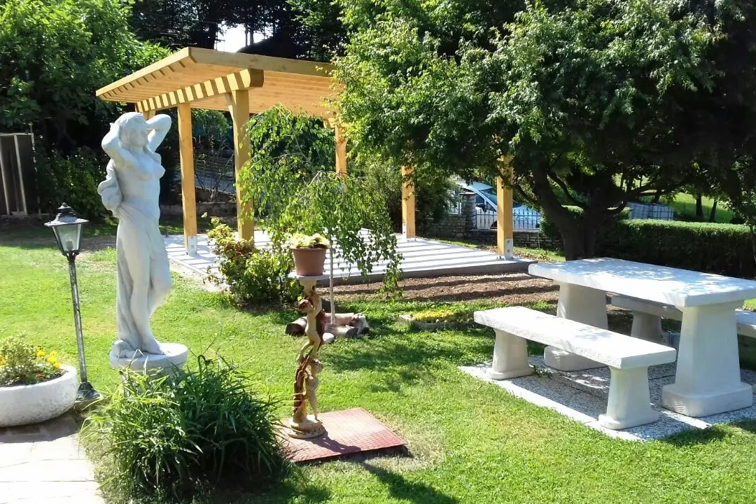 pergola in legno di abete lamellare