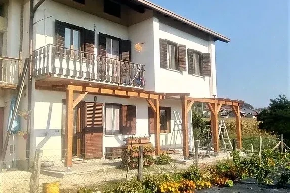 pergola addossata in legno di abete