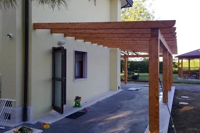 pergola addossata in legno di abete da esterno