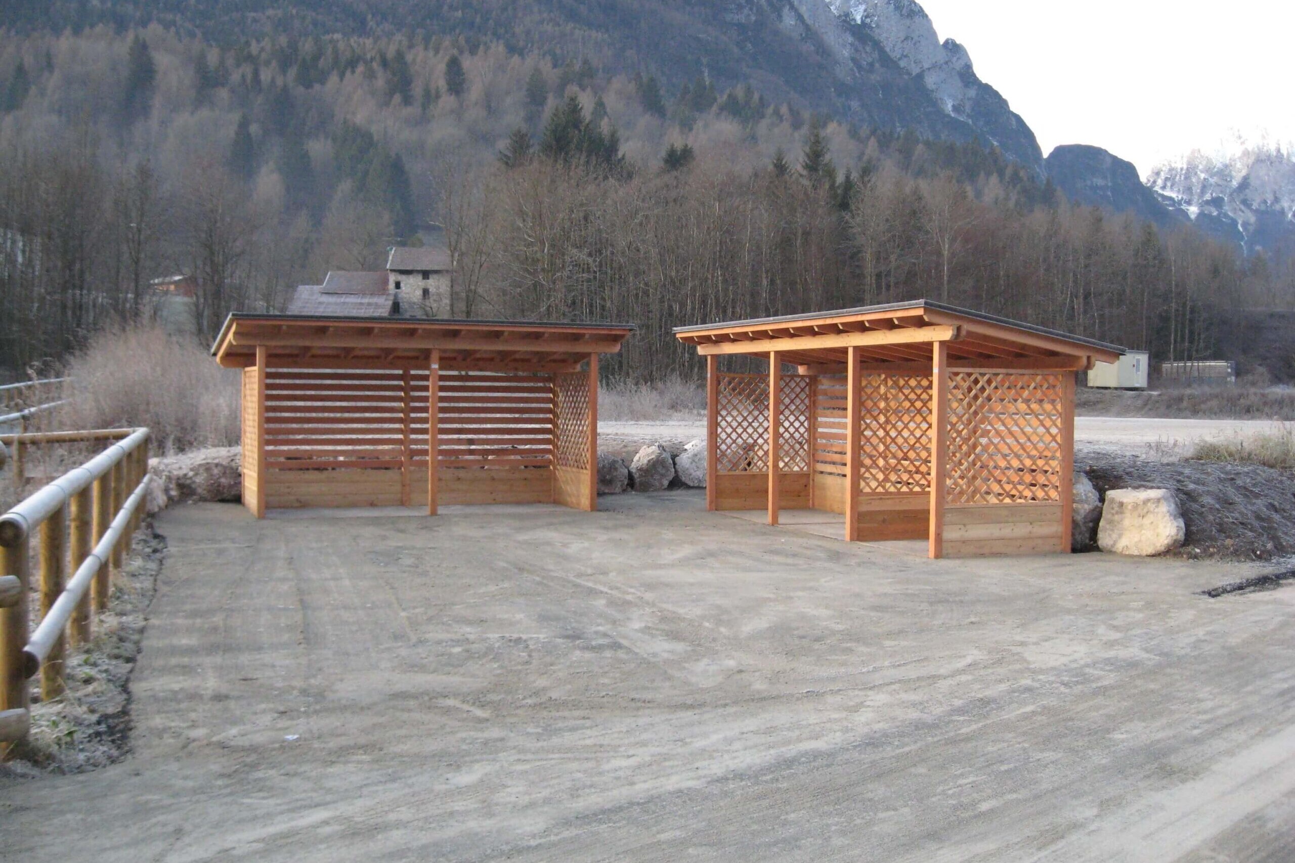 piazzole ecologiche in legno per rifiuti