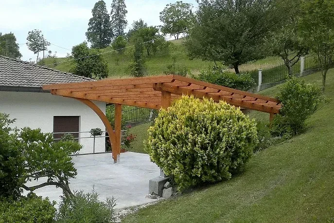 tettoia per posto auto in legno di abete lamellare