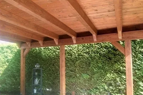 pergola addossata in legno lamellare di abete