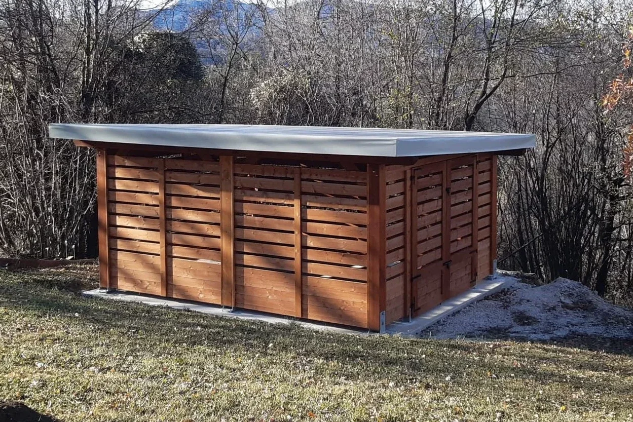 carport in legno di abete con tamponamento esterno in legno