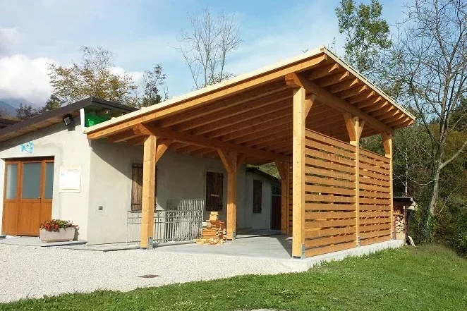 copertura posto auto in legno su misura