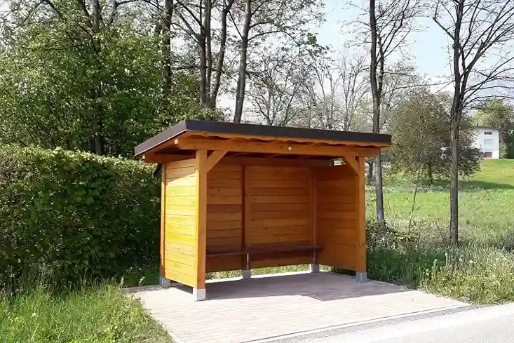 pensilina legno di larice su misura con seduta interna