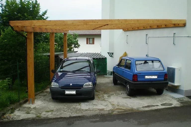 struttura per posto auto addossata