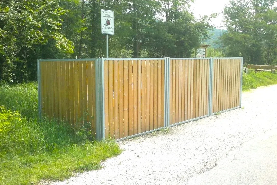 paratie in legno per raccolta rifiuti