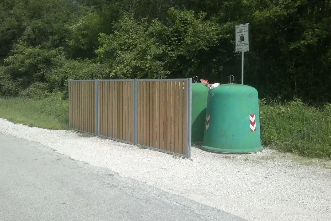 paratie in legno per piazzole rifiuti