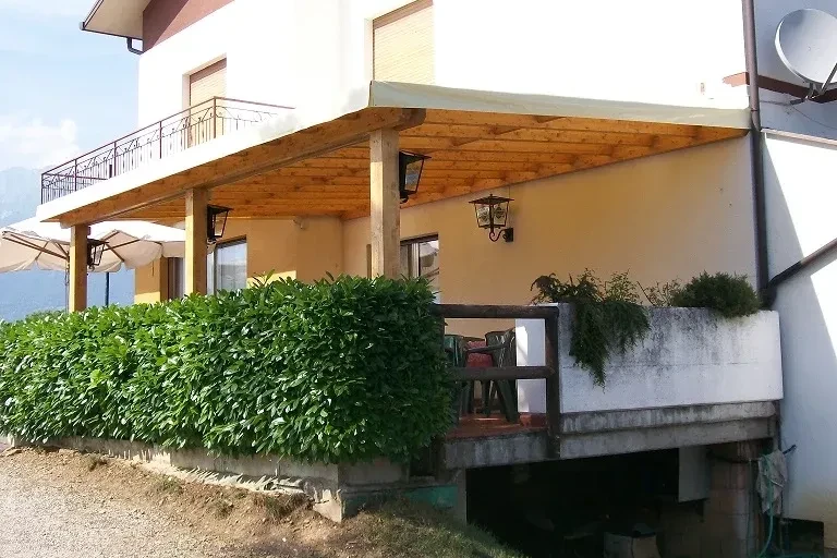pergola addossata su misura legno abete