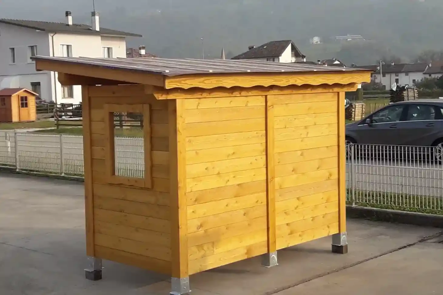 struttura per pensilina in legno di larice e tetto ad una falda