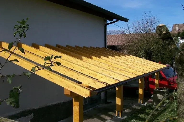 pergola addossata in abete lamellare made in italy